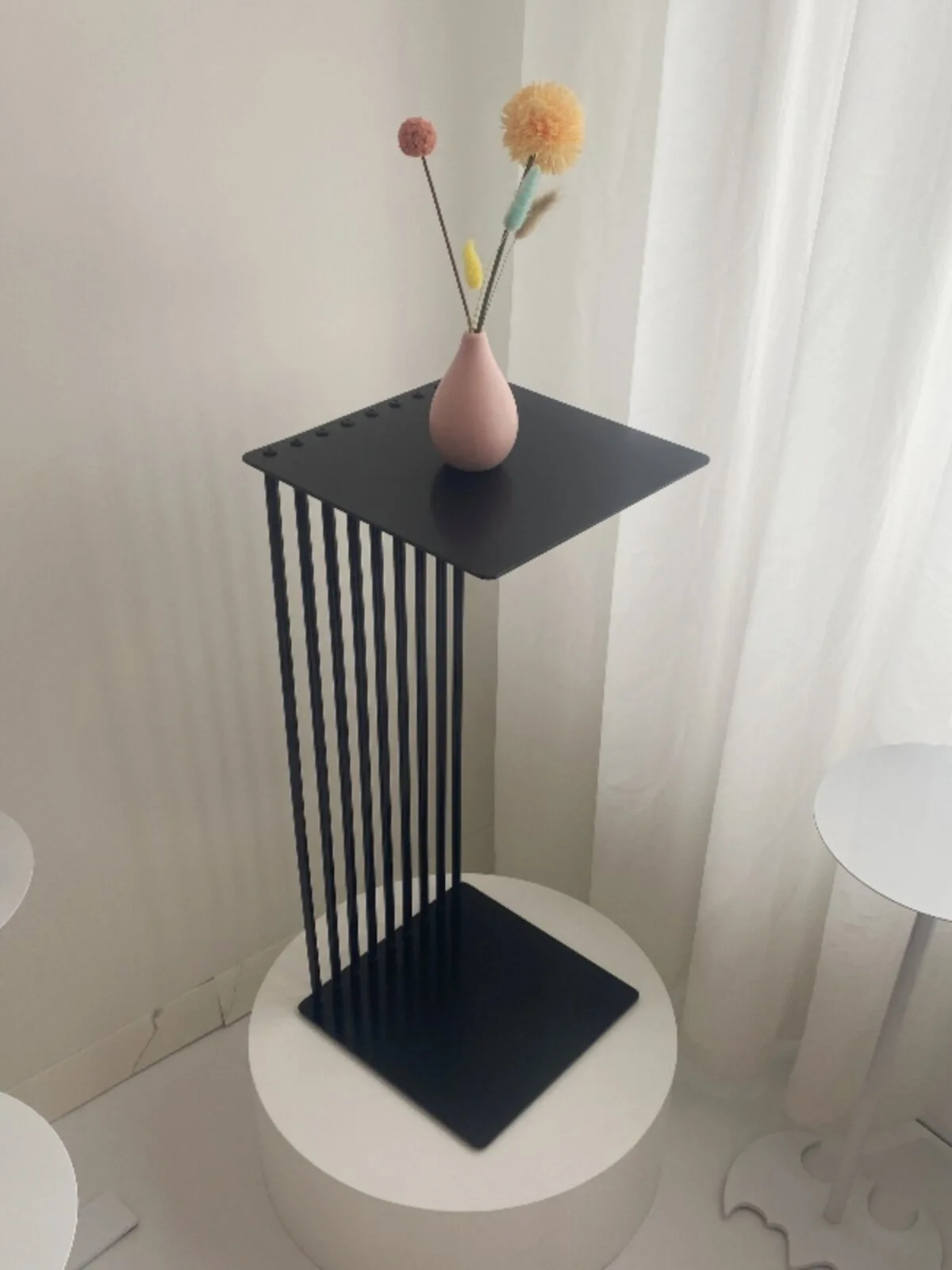 nordic-light-luxury-c-shaped-side-table-internet-celebrity-mini-u-shaped-wrought-iron-sofa-small-narrow-high-corner-table-simple