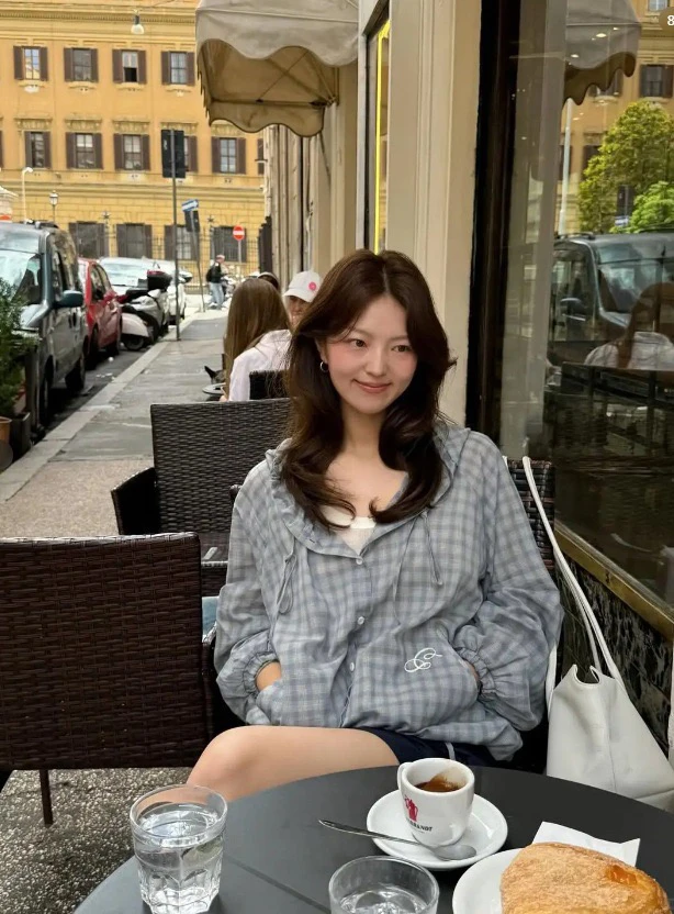 

Lightweight Summer irt Coat with Hat Sun Protection Plaid Button Design Cotton Material Loose Fit Long Sve Collar