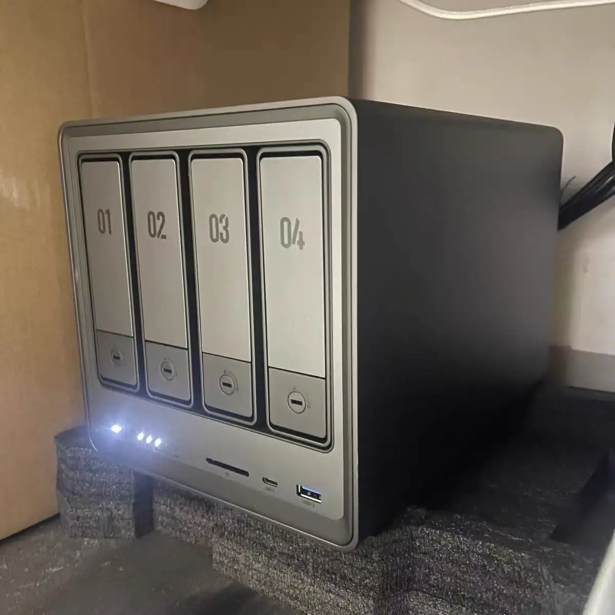 TLF Ugreen DXP4800 Plus 4-Bay  NAS   Gold 8505 5-Core CPU, 8GB DDR5 RAM, 128G SSD,  1 * 2.5GbE, 2 * M.2 NVMe Slots, 4K ,
