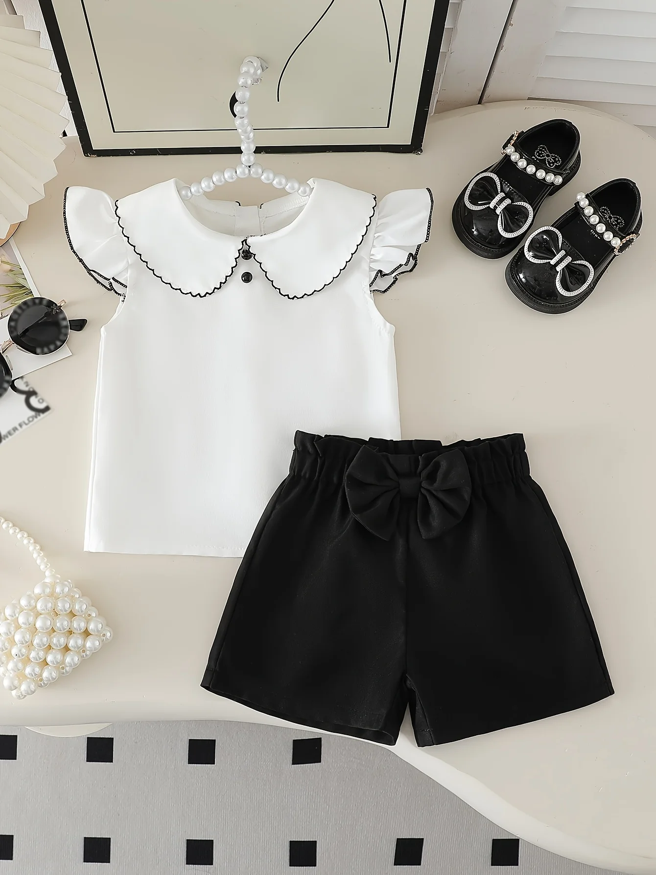 

Комплект для девочек: черно-белый топ-сарафан + шорты с бантом | Подарок на День святого Валентина / Подарок на день рождения малыша