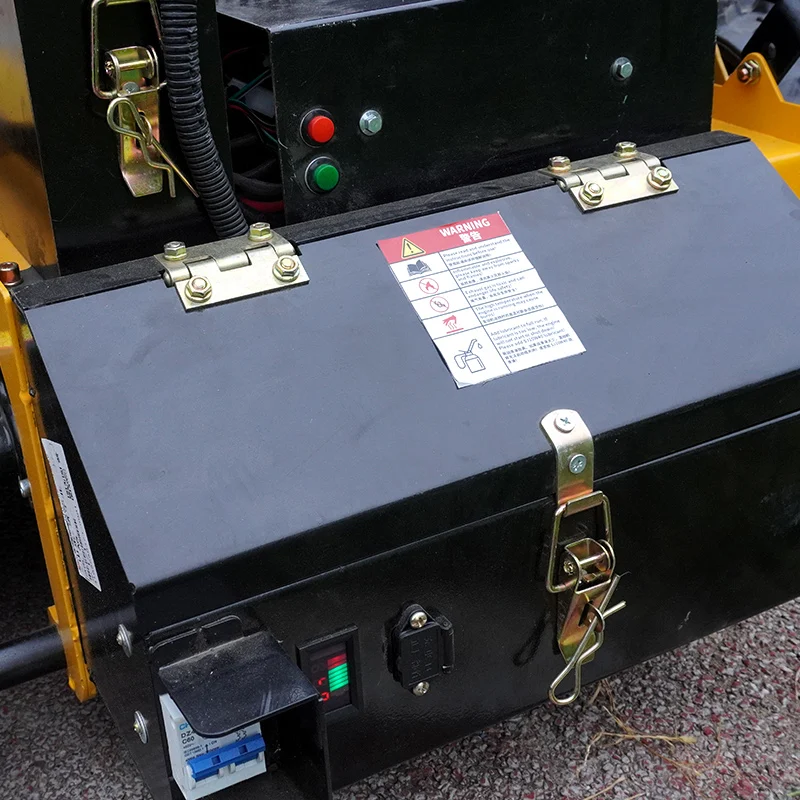 Customized High Quality Wholesale Flail Mower Remote Control zero Turn Crawler Cylinder Mower Tractor Atv Flail Mower