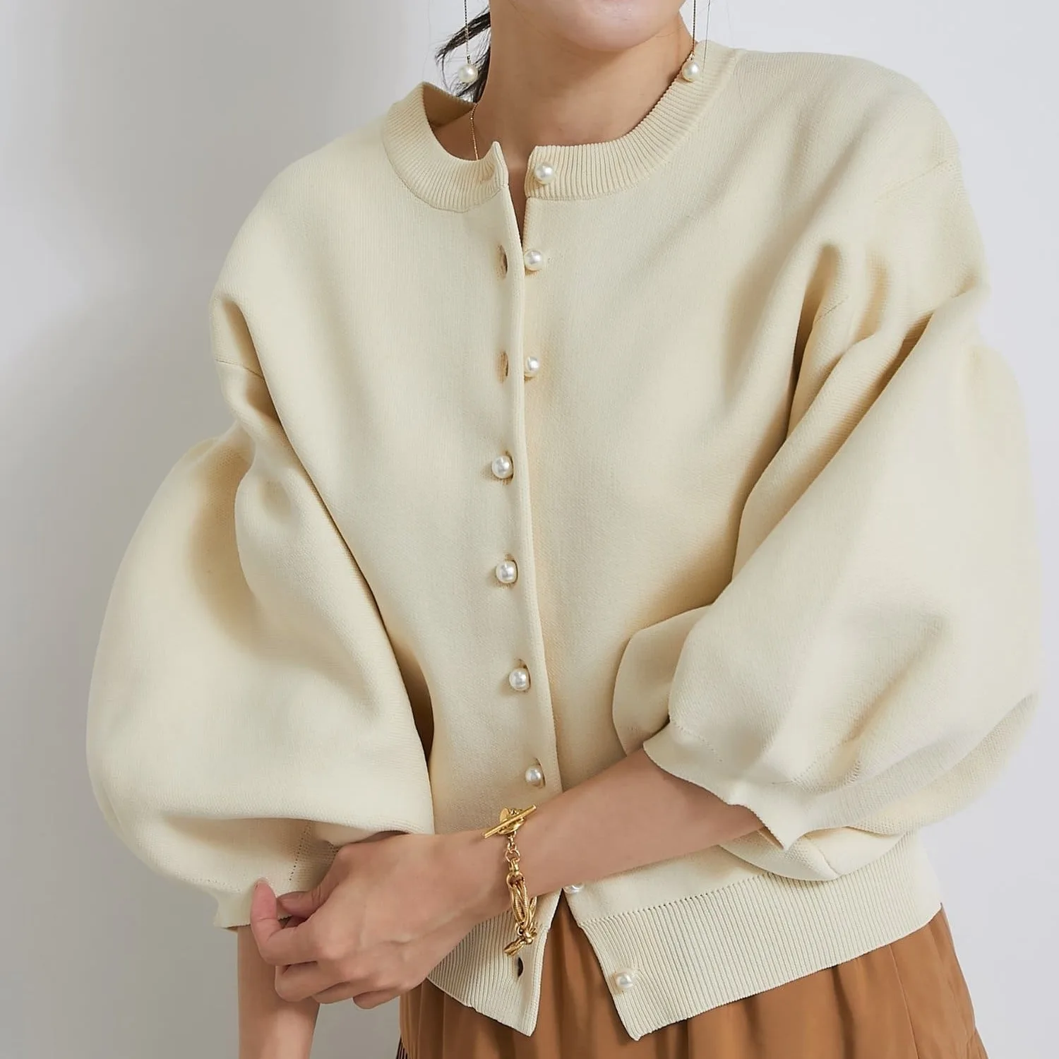 

High End Solid Color Elegant Lantern Sleeve Pearl Button Cardigan For Women's Fashion Versatile Knitted Thick Jacket Simple Top