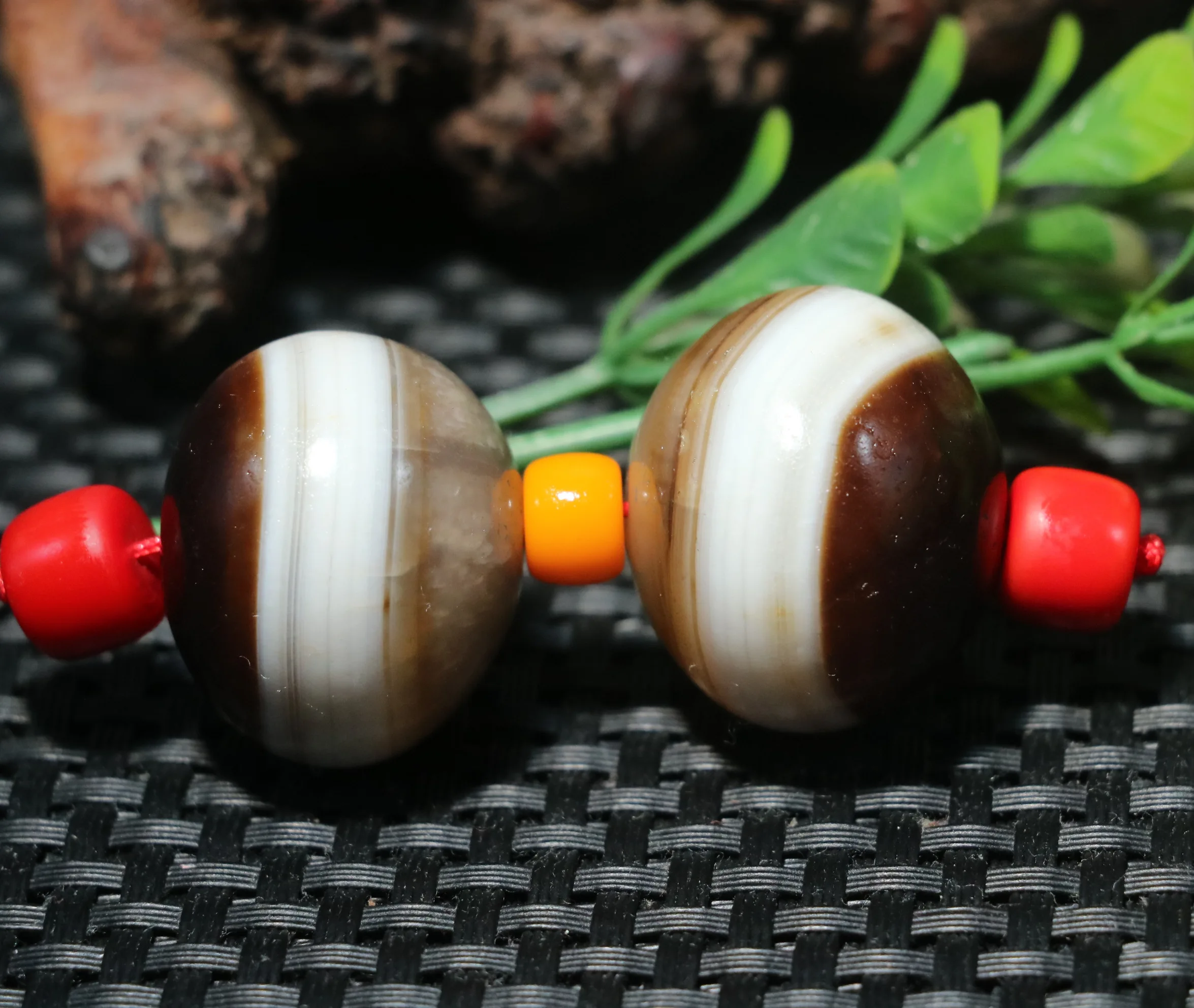 A Pair of Tibetan Old Agate Natural Wide Silkworm Lines Abacus Rich dzi Bead Lsk Talisman