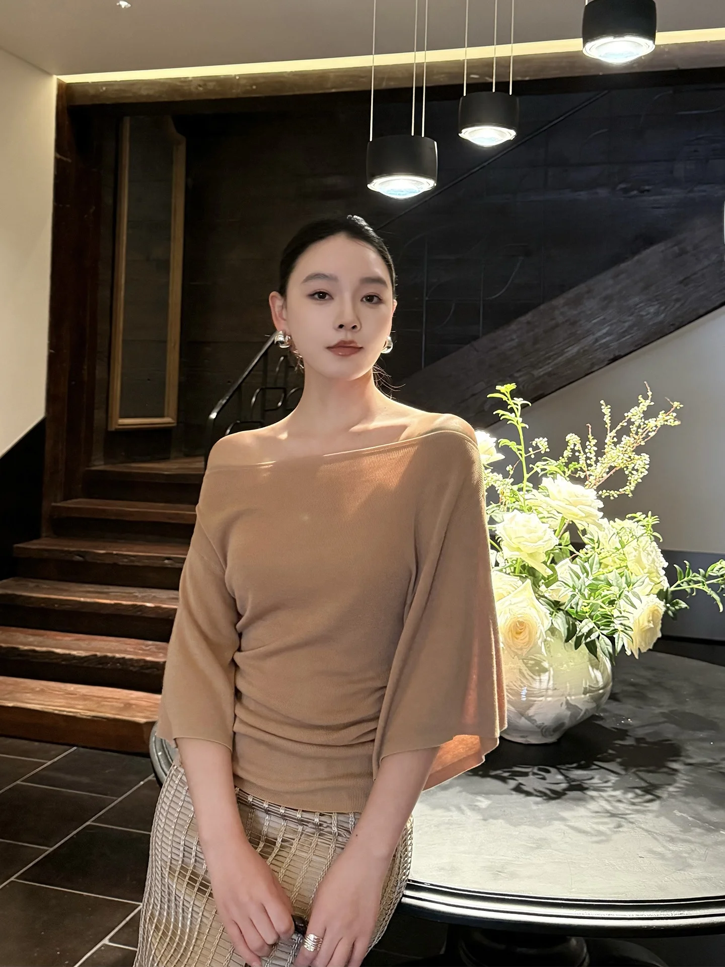 

Studio Simple Versatile One Shoulder Knitwear Women Short Sleeve Top T-Shirt Pleated Waist Slimming French Style Rylee Fiber
