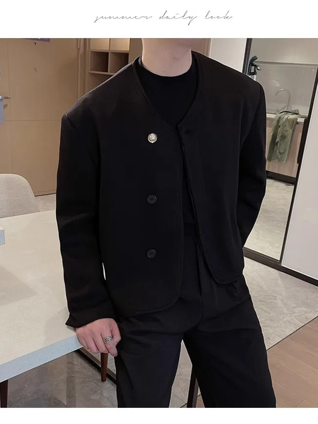 

New Chinese Sle Faionable mat Pearl Button Design ort Jaet Coat Men Casual Spring Outerwear without Collar