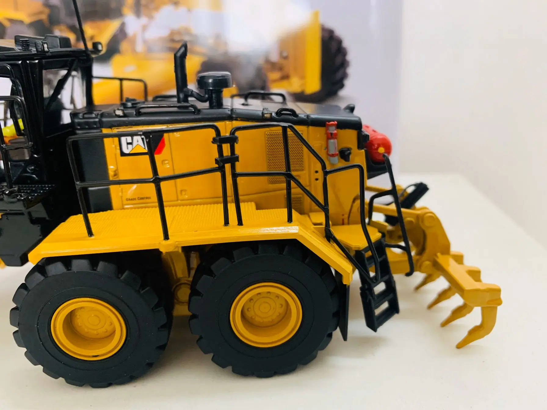 18M3 Motor Grader 1/50 Scale Metal Model By Diecast Masters DM85521