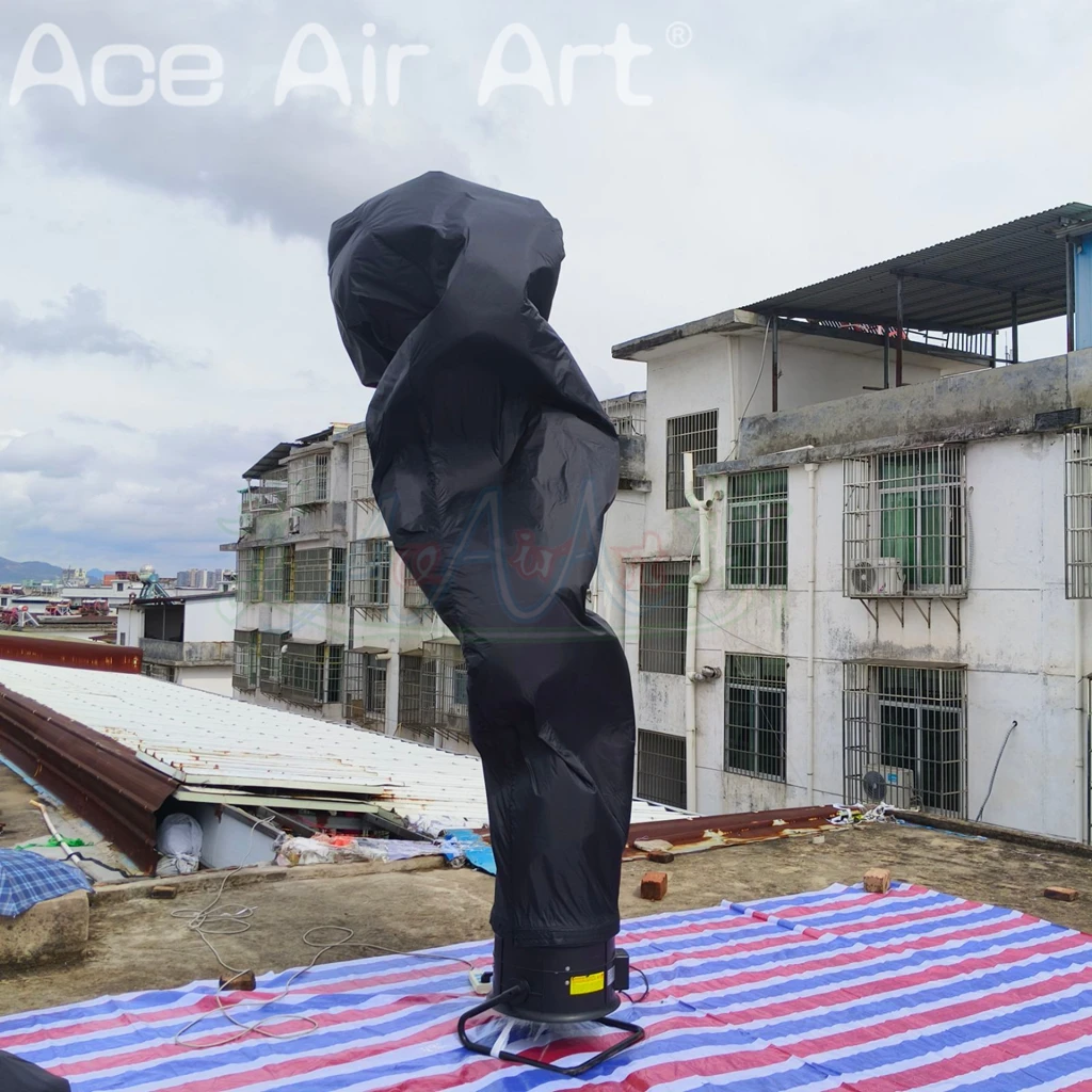 팽창식을 흔드는 불꽃 공기 댄서 춤추는 남자 팽창식 하늘 공기 댄서