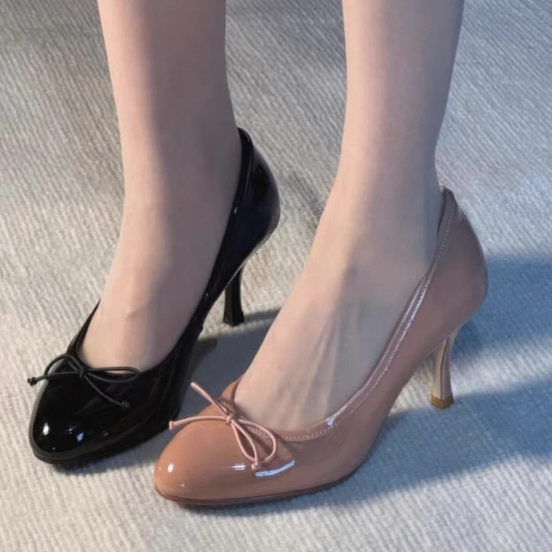 

French Retro Style Bow Slim Heels High Heels Women's Patent Leather Shiny Face Round Toe Shallow Mouth Single Shoes Fashionable