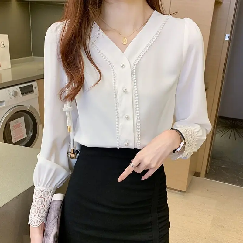 Frauen Spitze Patchwork Perlen schicke elegante Hemden Frühling Herbst Mode Büro Dame weiß lässig Blusen V-Ausschnitt Langarm Tops