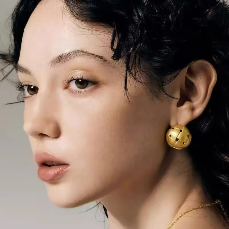 

Korean Version Niche Woven Ball Design Stud Earrings Women's Simple Fashion High-end Earrings Earrings Zhong ***** Same Style