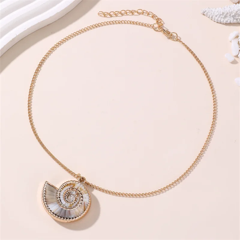 Bohemia Conch Shells Pendant Necklaces for Women Men Fashion Gold Color Metal Personality Choker Necklaces Party Jewelry Gifts