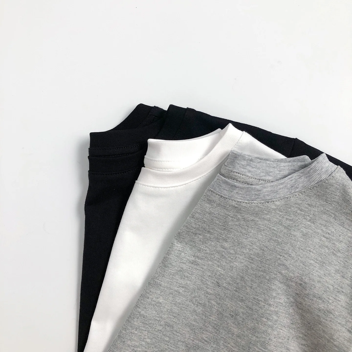 2-7 Jahre, Herbst, Baumwolle, einfarbige, schlichte T-Shirts, lange Ärmel, lockere Passform, Oberteile für Jungen und Mädchen, koreanische, weiche und atmungsaktive Kinderkleidung. – Detail 6