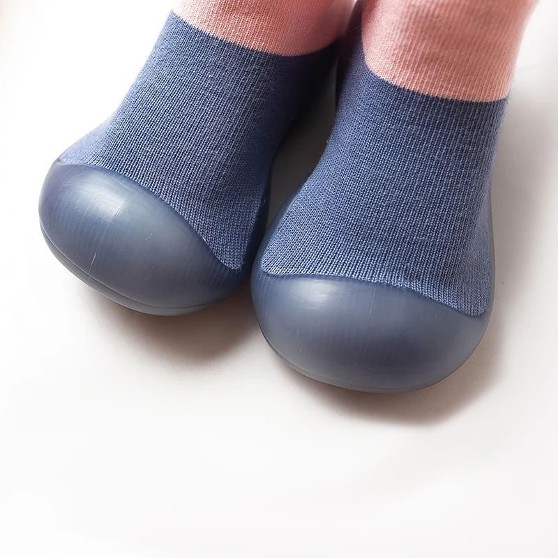 Новинка, осенне-зимняя обувь для малышей, детские домашние нескользящие носки, обувь, резиновые сочетающиеся цвета, обувь для начинающих ходить