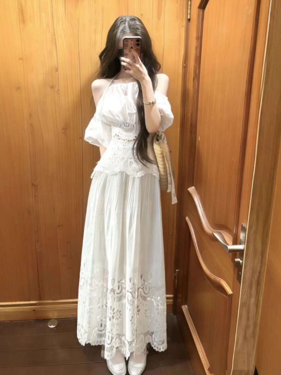 

Gentle Wind Unique Beautiful Lace Half Skirt Two-Piece Set Anti-Aging Whole Set Summer 2026 Fashion Women's Ensemble