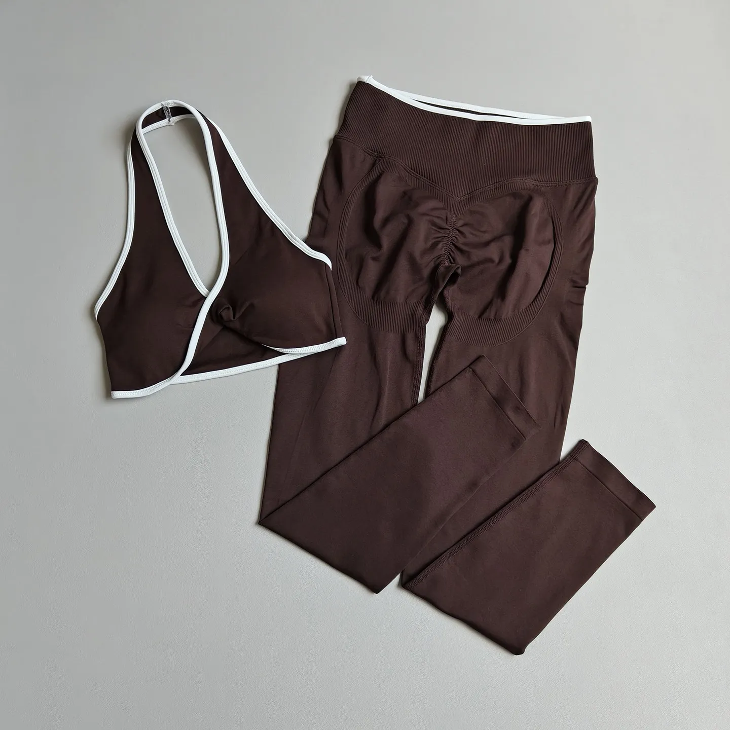 Nahtloses Yoga-Outfit für Damen, Fitness-Set, High-Waist-Yoga-Leggings, Neckholder-BH mit Trägern, Sport-Set, Fitness-Outfit – Detail 6
