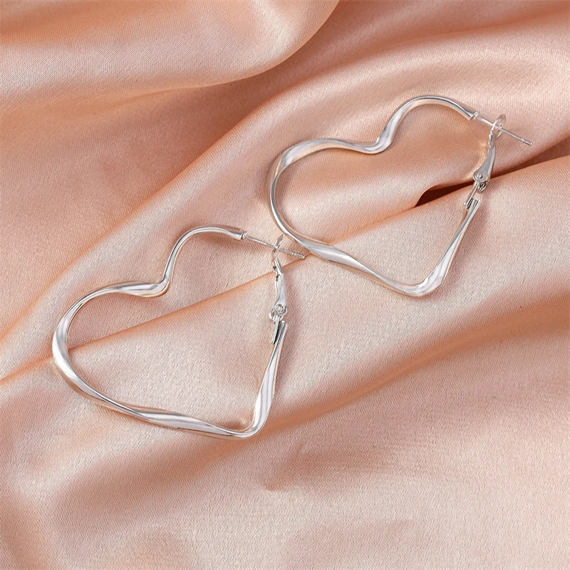 

Fashion Exaggerated Hollow Love Heart Hoop Earrings for Women Girls Party Holiday Jewelry Gifts