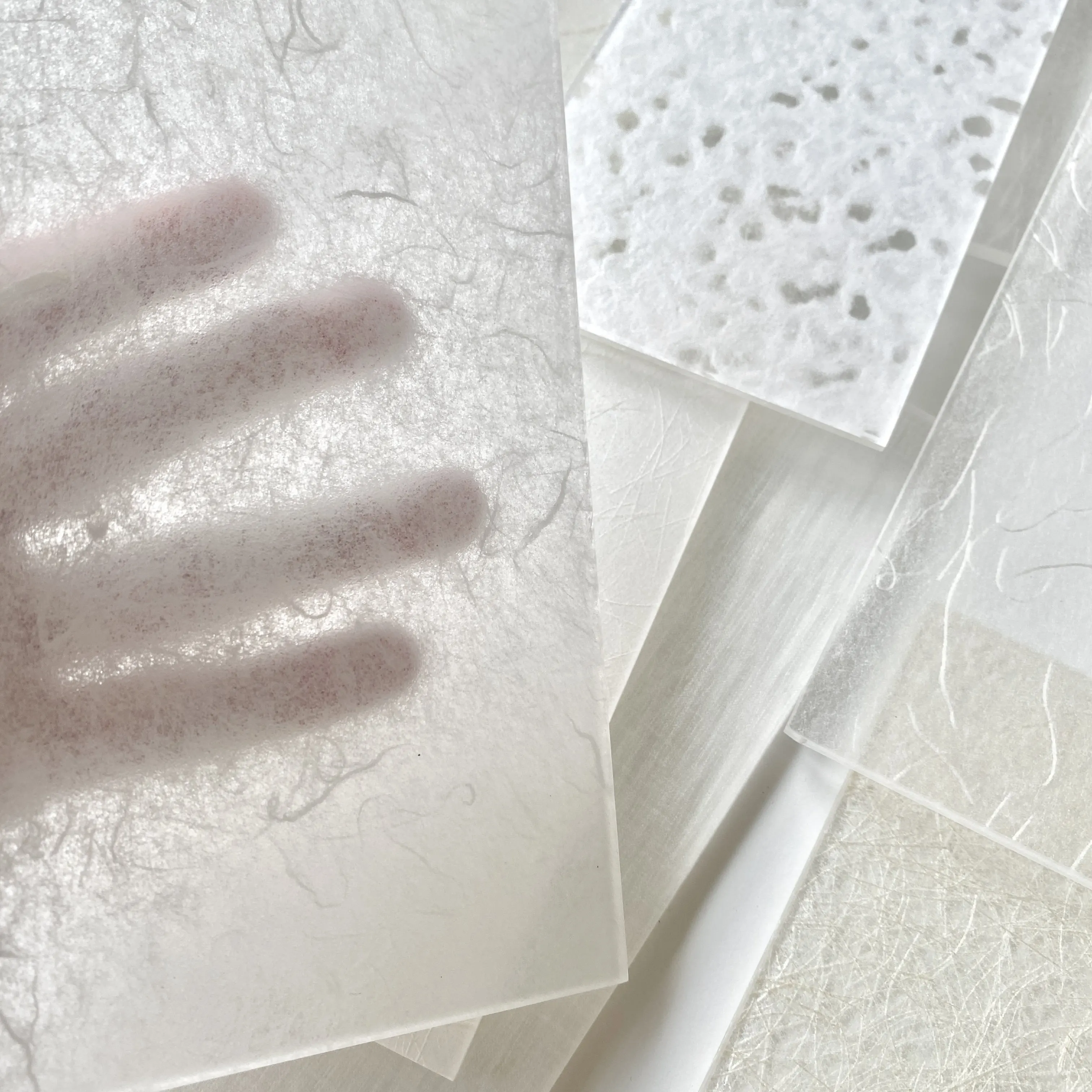 Translucent ice amber resin glass plate with rice paper, cloud silk paper and silk-encrusted acrylic ice crack plate