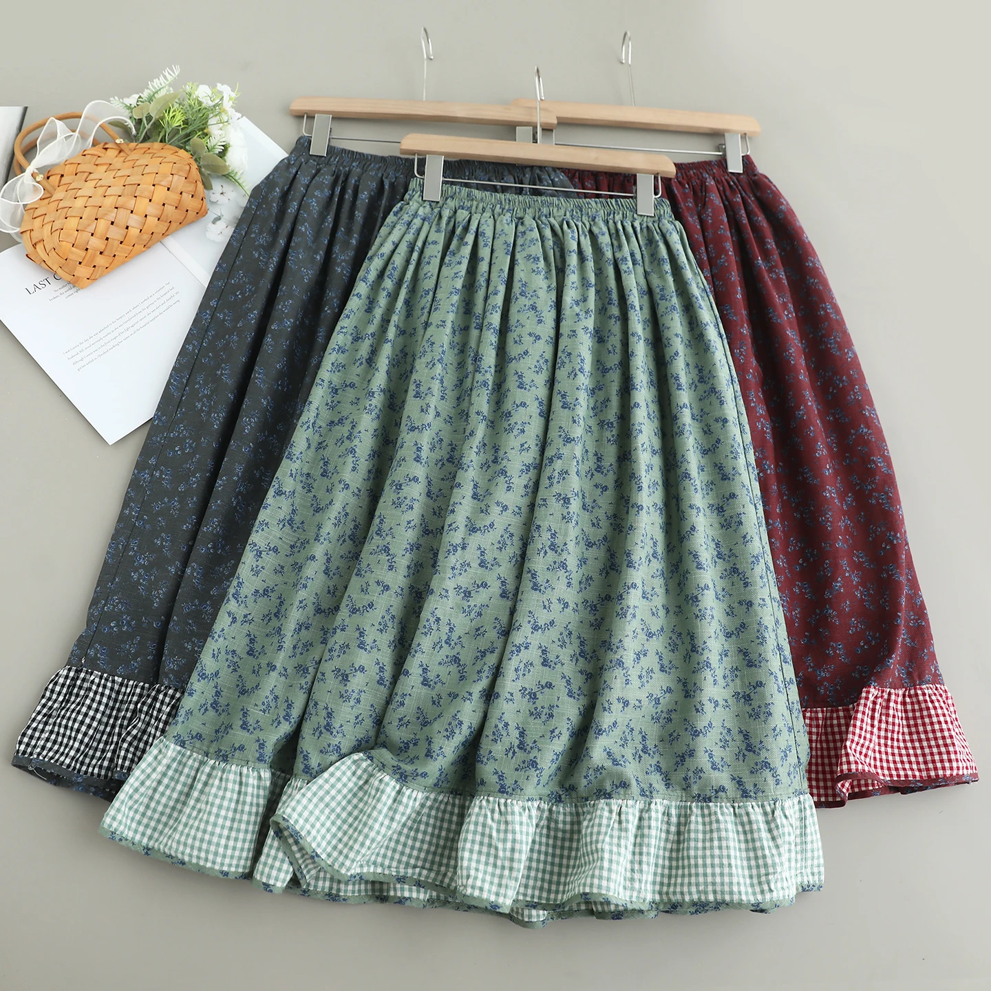 

Японские милые винтажные клетчатые лоскутные юбки с цветочным принтом для девочек, женские осенние повседневные свободные хлопковые юбки трапециевидной формы с эластичной резинкой на талии