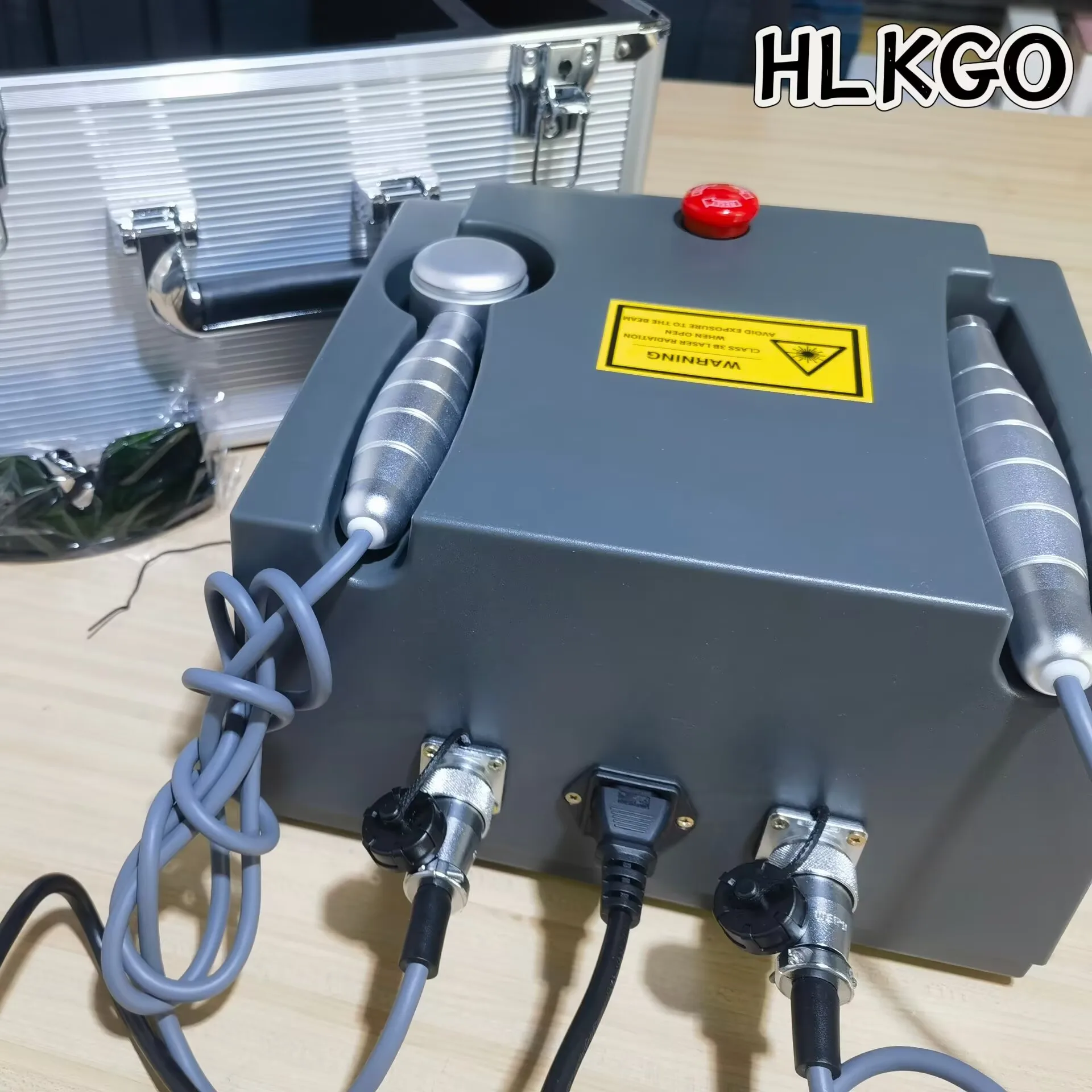 

Усовершенствованное устройство для красно-световой терапии HLKGO - 808 нм проникает глубоко при артрите, 650 нм лечит поверхностные ткани.