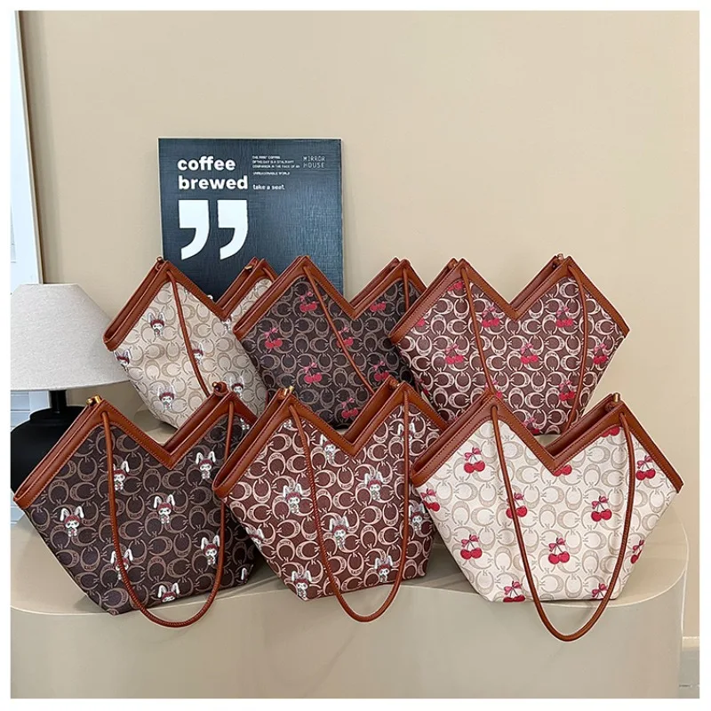 

Unique Vintage Leather Purse Bag For Elegant Women With Shopper Function And Casual Business Versatility