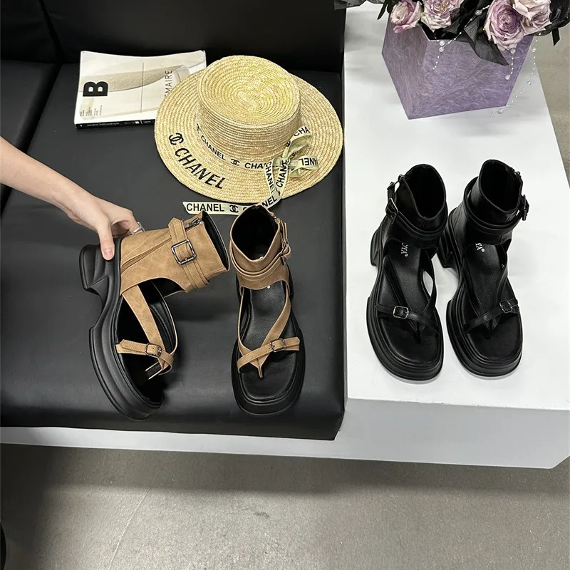 

Модная женская обувь 2024 увеличивающая рост туфли для маффинов подходящие ко всему сабо на каблуке римские сандалии шлепанцы на платформе женский костюм