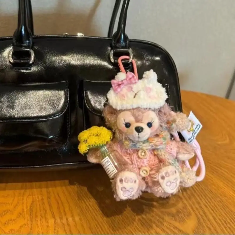 Disney Flower Shelliemay Duffy Sweter Kapelusz Seria Pluszowa Lalka Brelok Ozdoba do Plecaka Zawieszka Zimowi Przyjaciele Prezent na Boże Narodzenie
