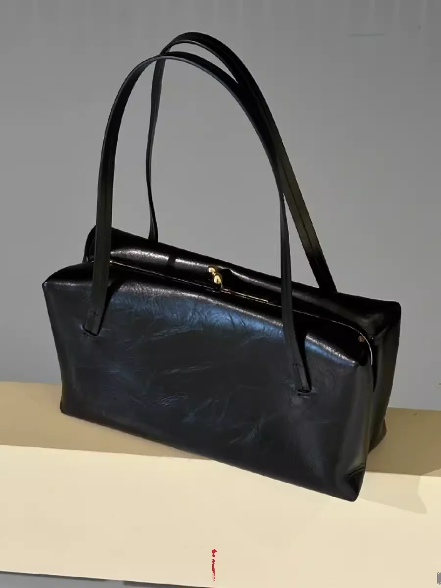 

Latest Niche Design Bowling Handbag Minimalist Metal Buckle Clip Bag Solid Color Square Box Shoulder Bag Fashion Retro Women Bag