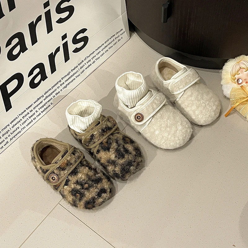 

Обувь из искусственной овчины для девочек, новинка 2025 года, зимняя обувь для малышей на теплой подкладке с животным принтом на плоской подошве, мягкая подошва, нескользящая универсальная детская повседневная одежда