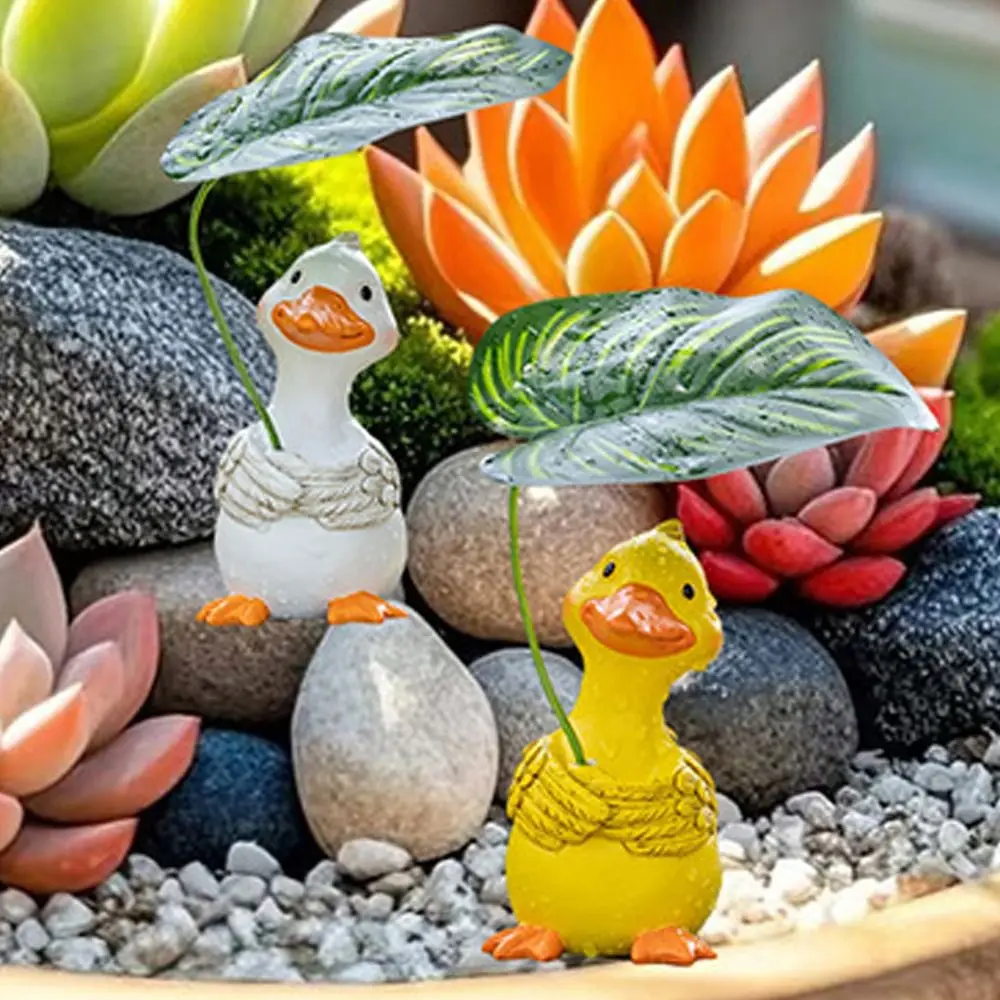 

Durable Cartoon Umbrella Holding Duck Statue Resin Decorative Leaf Duck Figurine Handmade Garden Animal Statue Gift Giving