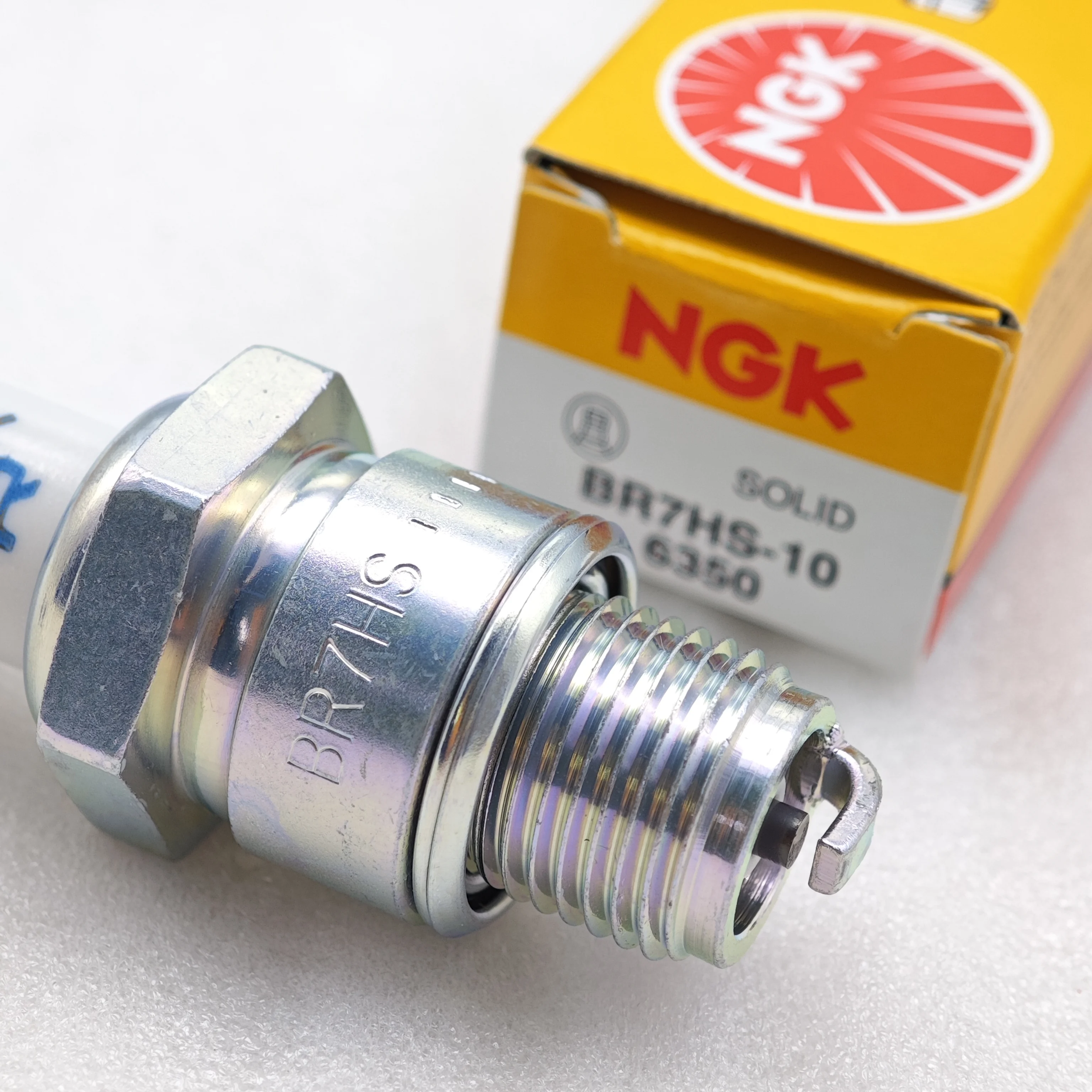 NGK Spark Plug BR7HS-10 BR8HS-10 is suitable for two-stroke outboard engine motorboat speedboat outboard engine lifeboat