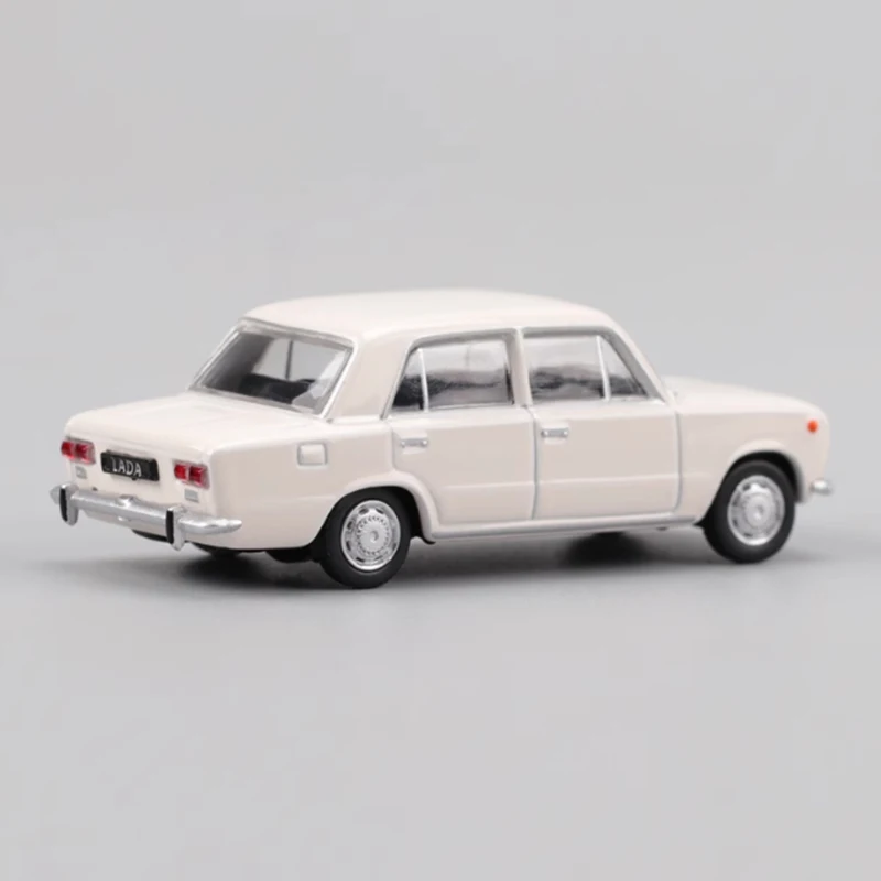 

Perka масштаб 1:64 LADA 1970, винтажный автомобиль из сплава, имитация модели автомобиля, статическая коллекция, украшенные праздничные подарки, игрушки, сувенирный подарок