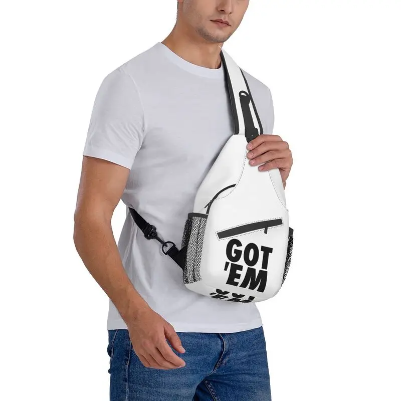 Got Em Sling mochila cruzada para hombre, bolso de hombro de pecho personalizado para viaje, senderismo, mochila de día