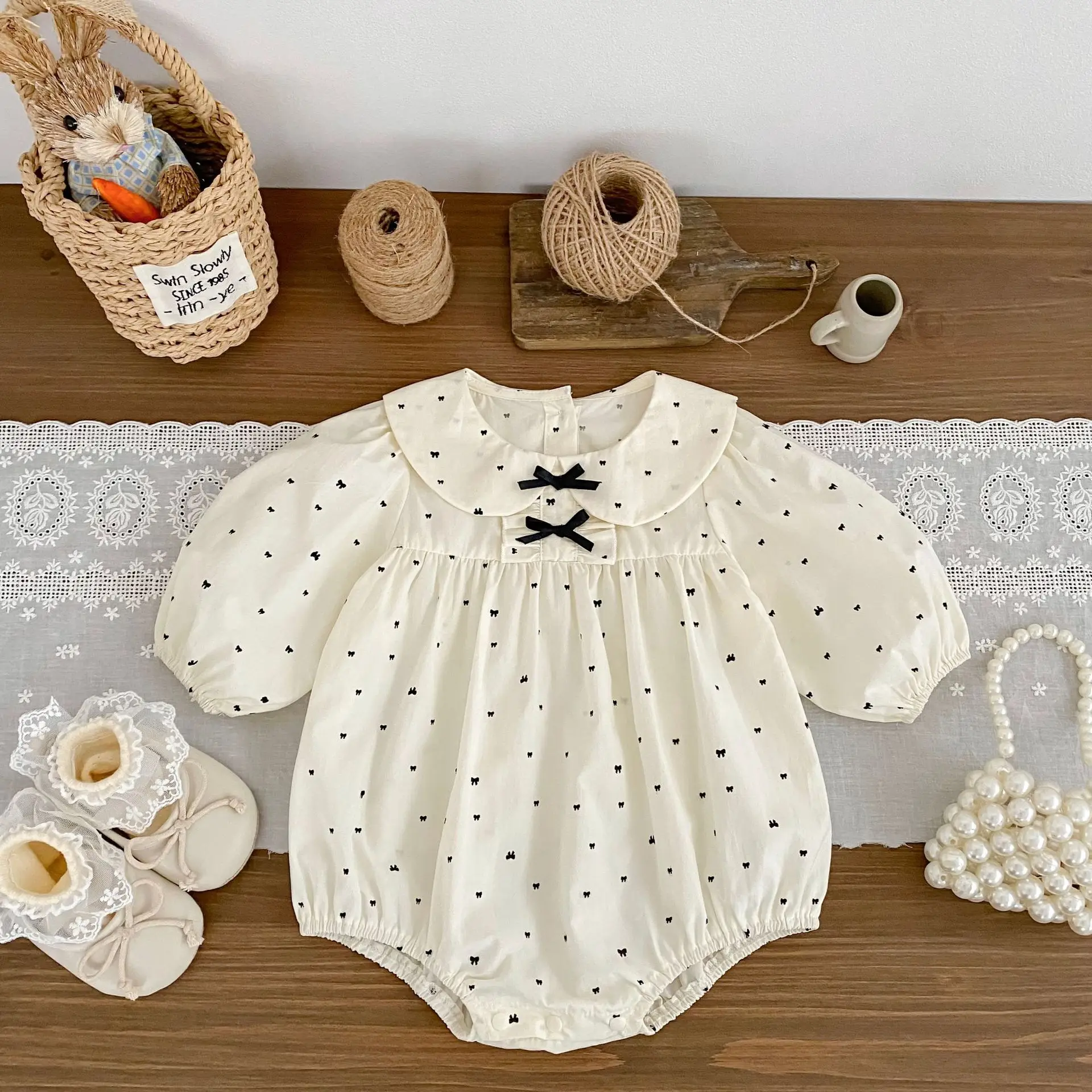 

2026 Spring New Baby Girl Long Sleeve Bodysuit Girls Cute Bow Print Lapel Princess Jumpsuit Cotton Infant Clothes 0-24M