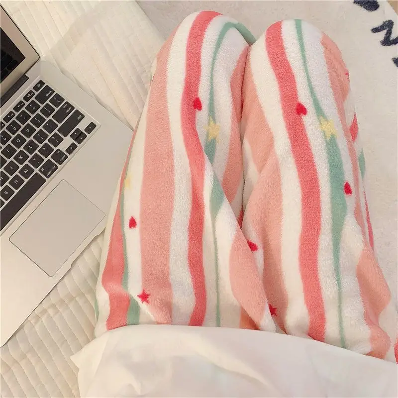 กางเกงนอนผ้าสักหลาดลายตารางหมากรุก รุ่นใหม่ ปี 2025 สำหรับผู้ชายและผู้หญิง เหมาะสำหรับฤดูใบไม้ร่วงและฤดูหนาว อุ่นสบายและสวมใส่ได้ที่บ้าน