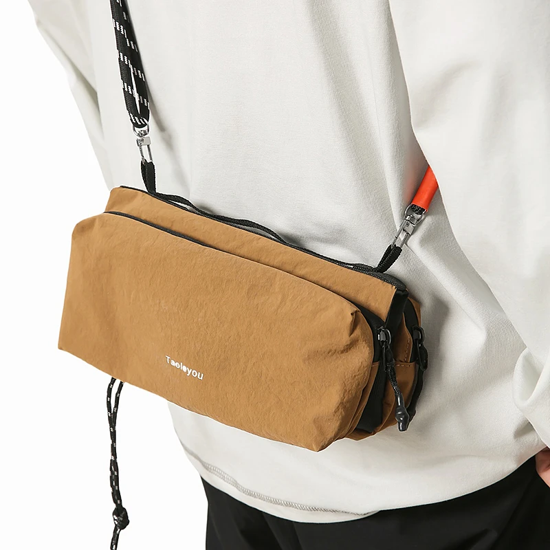 Neue mehrschichtige, einschultrige, lässige und vielseitige Umhängetasche aus Nylon für Damen. Eine Sport-Handytasche, die eine Wasserflasche hält