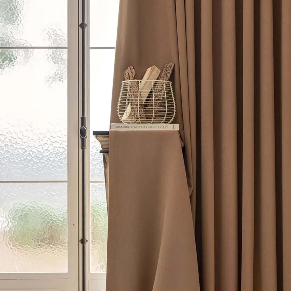 Tende oscuranti ad alta efficienza energetica per isolamento termico, riduzione del rumore e oscuramento della stanza