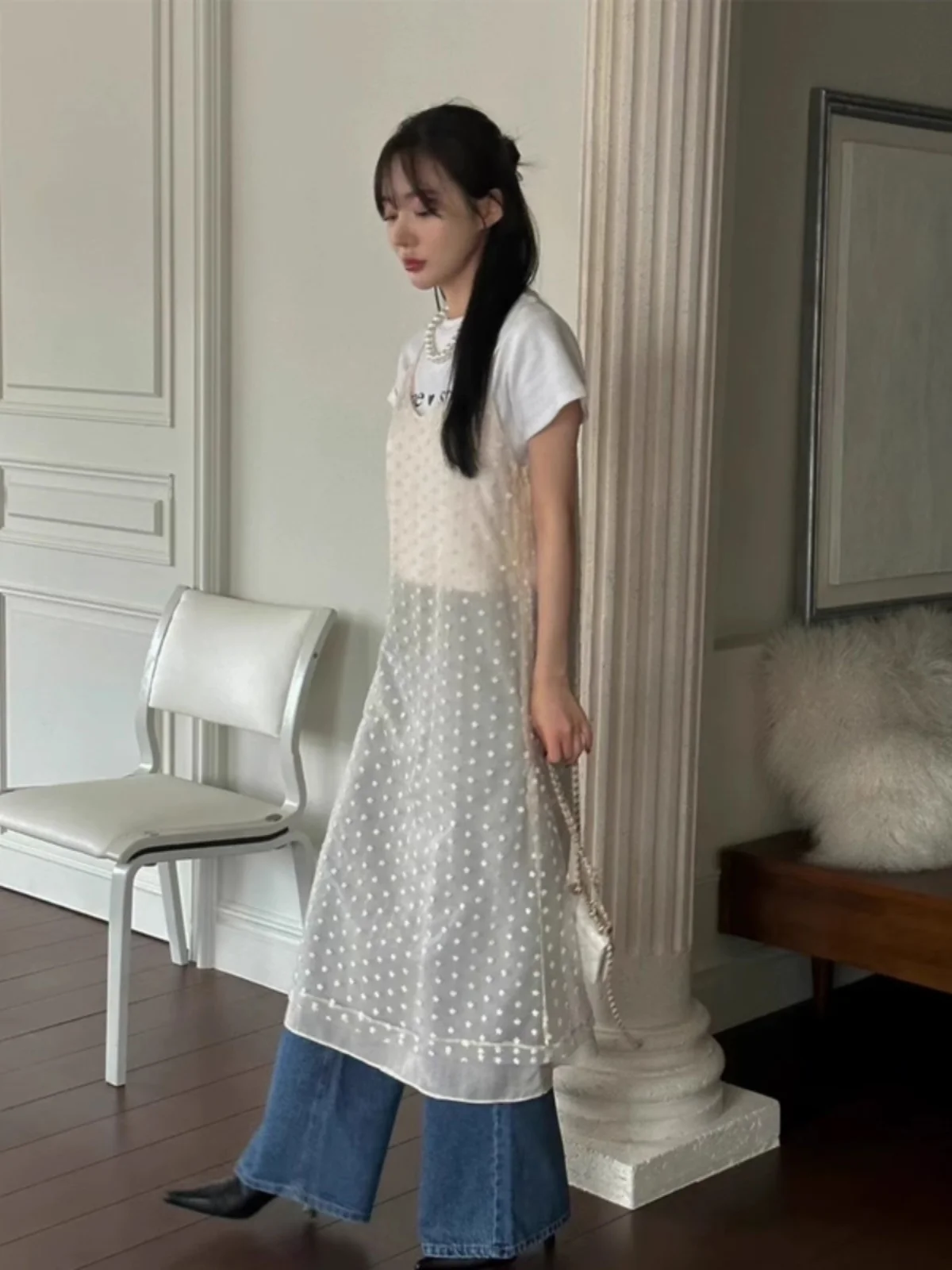 Vestido f com decote em V, alças finas, estilo novo e e para a primavera de 2024, com bordado floral em camadas...