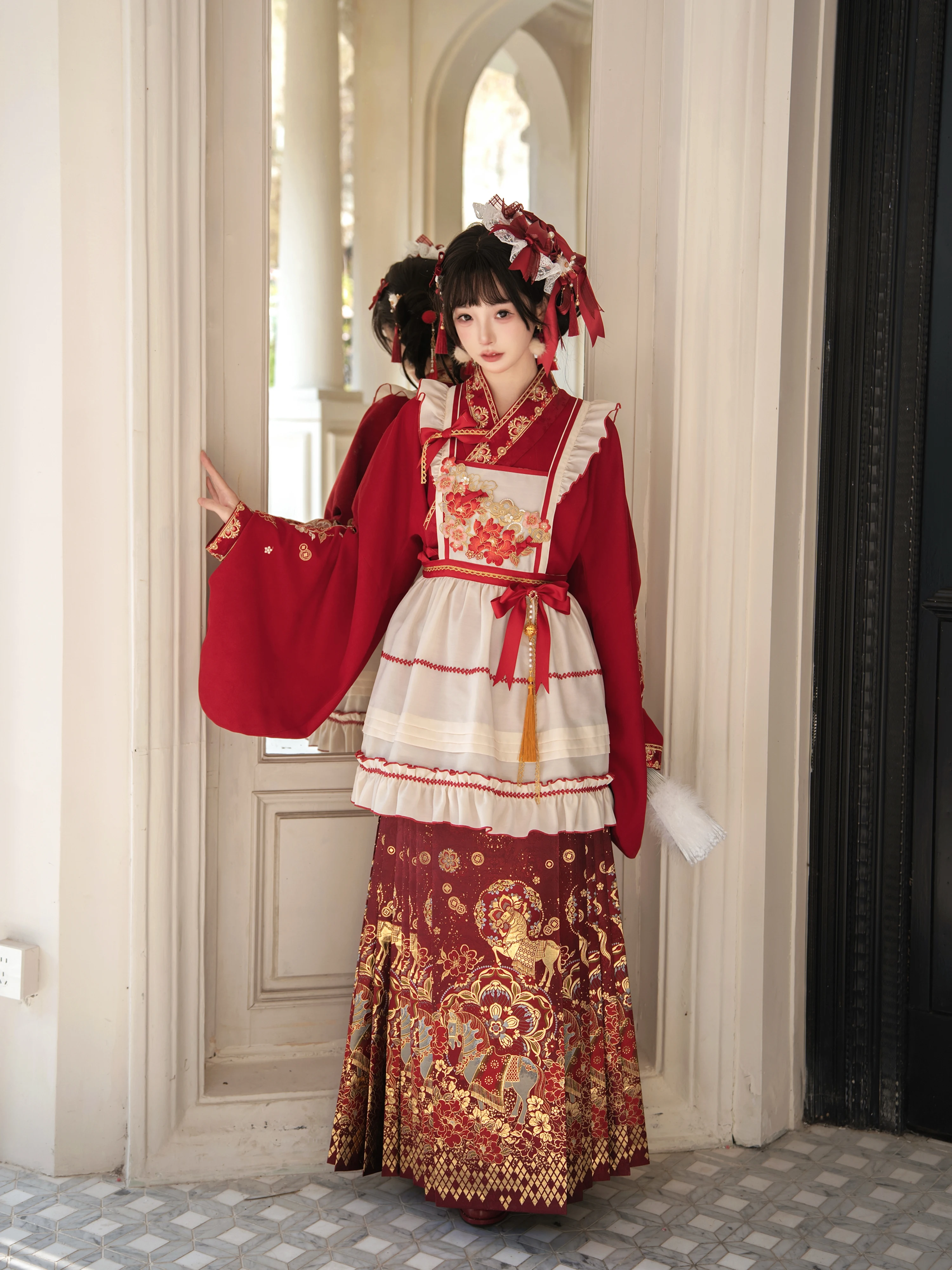 Gold Inlay  Tailed Hanfu Set New Year Collection 2025 Small  Manchu Style Sleeveless Skirt And Top Ensemble