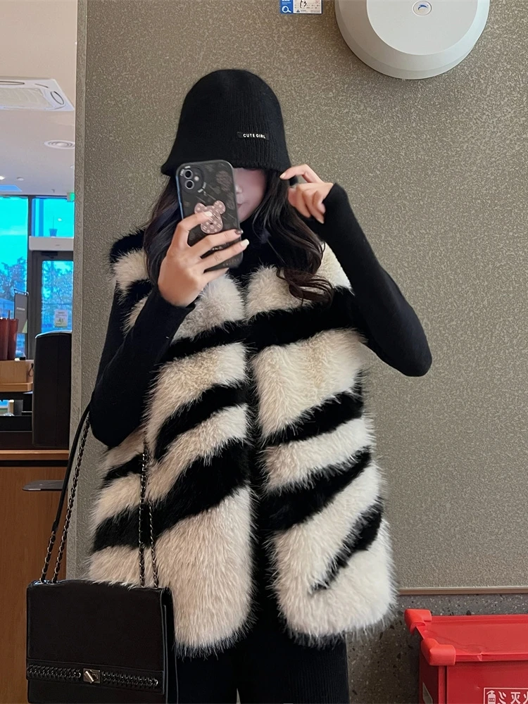 

Winter Fashion Lady Faux Fur Coat Zebra Striped Sleeveless Fur Vest for Korean Fashion Girls Light Warm Design