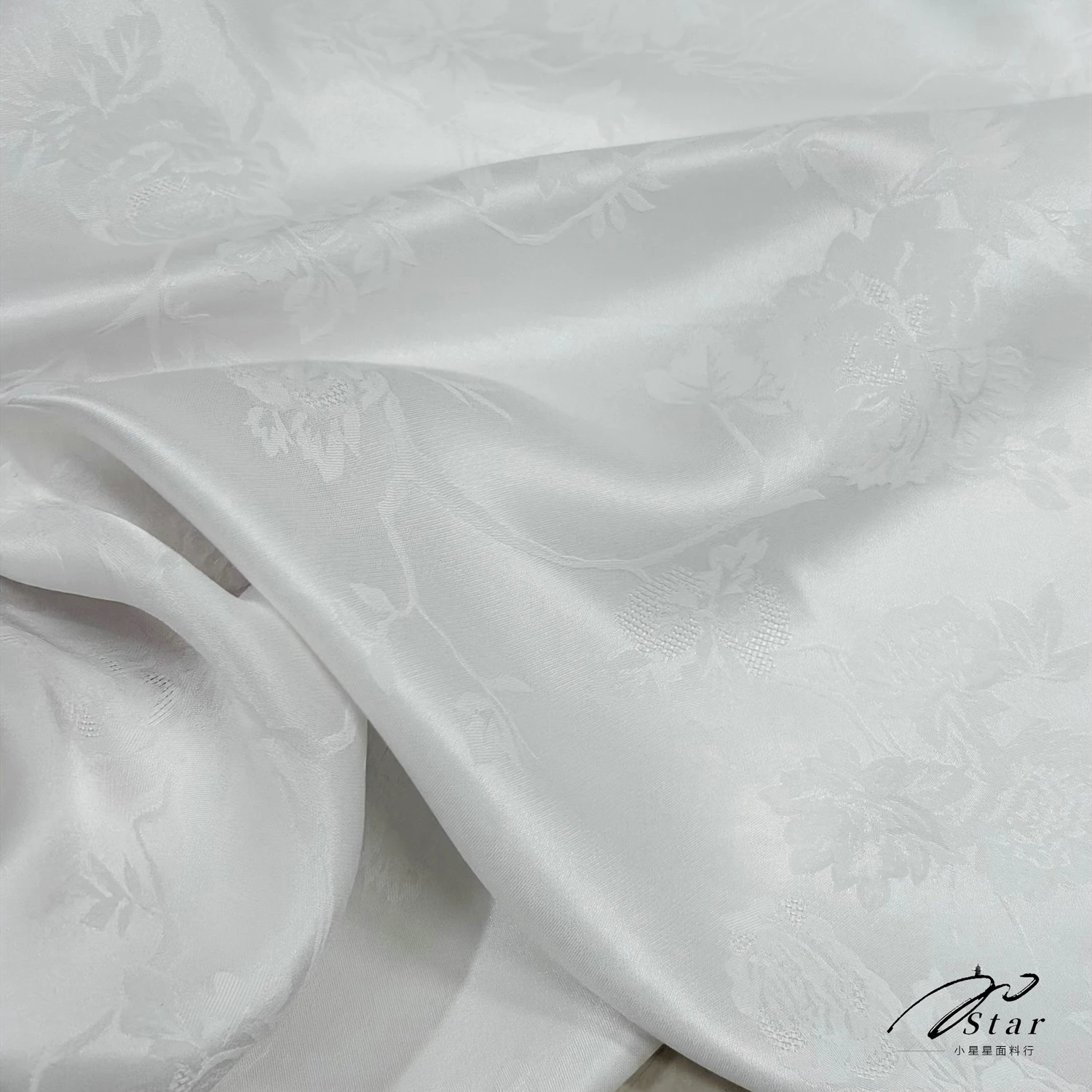 Chinese style heavyweight 23m white peony jacquard lily silk satin fabric silk satin half skirt cheongsam fabric view 5