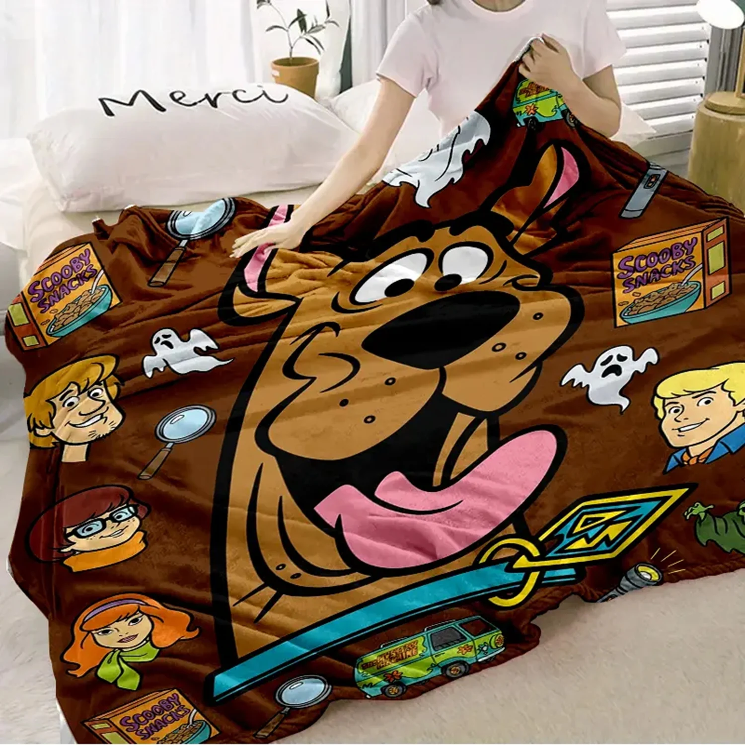 Von Cartoon-Figuren inspirierte Flanelldecke – weich, warm, Raumdekoration, mit Aufdrucken von geheimnisvollen Robotern, Geistern und Snacks, ideal für Fans – Detail 3