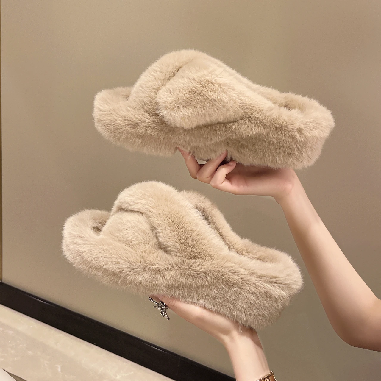 Winter Women Slippers with Flat Bottomed with Center Heel Non Slip and Warm Cross Strap Suede Multi-Color Home Slippers De Mujer