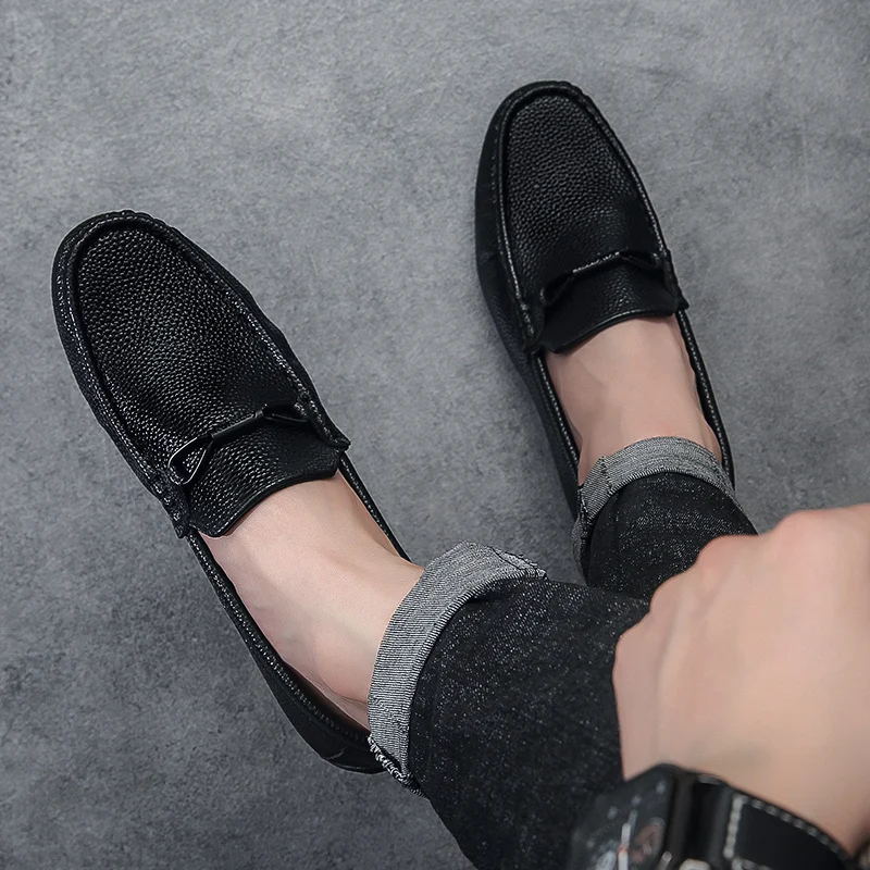 Vendita calda mocassini in pelle nera da uomo Slip-on scarpe Casual traspirante morbido mocassino uomo confortevole scarpa sociale appartamenti da guida maschili