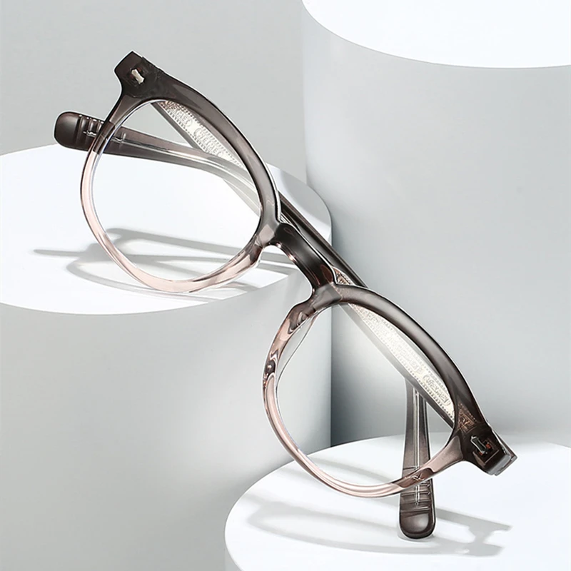 Retro Ultralight Anti Blue Light Photochromic Reading Glasses Women Men High Quality Fashion Rivets Decoration Round Glasses