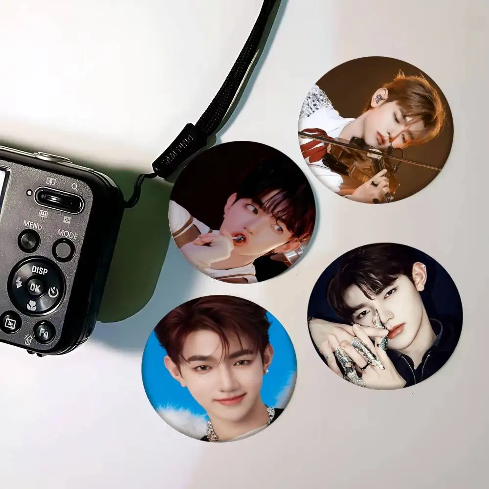 Kpop Zhang Hao Badge Tinplate Meme Round Brooch For Hat Bag Creative Lapel Jewelry Accessories Gifts