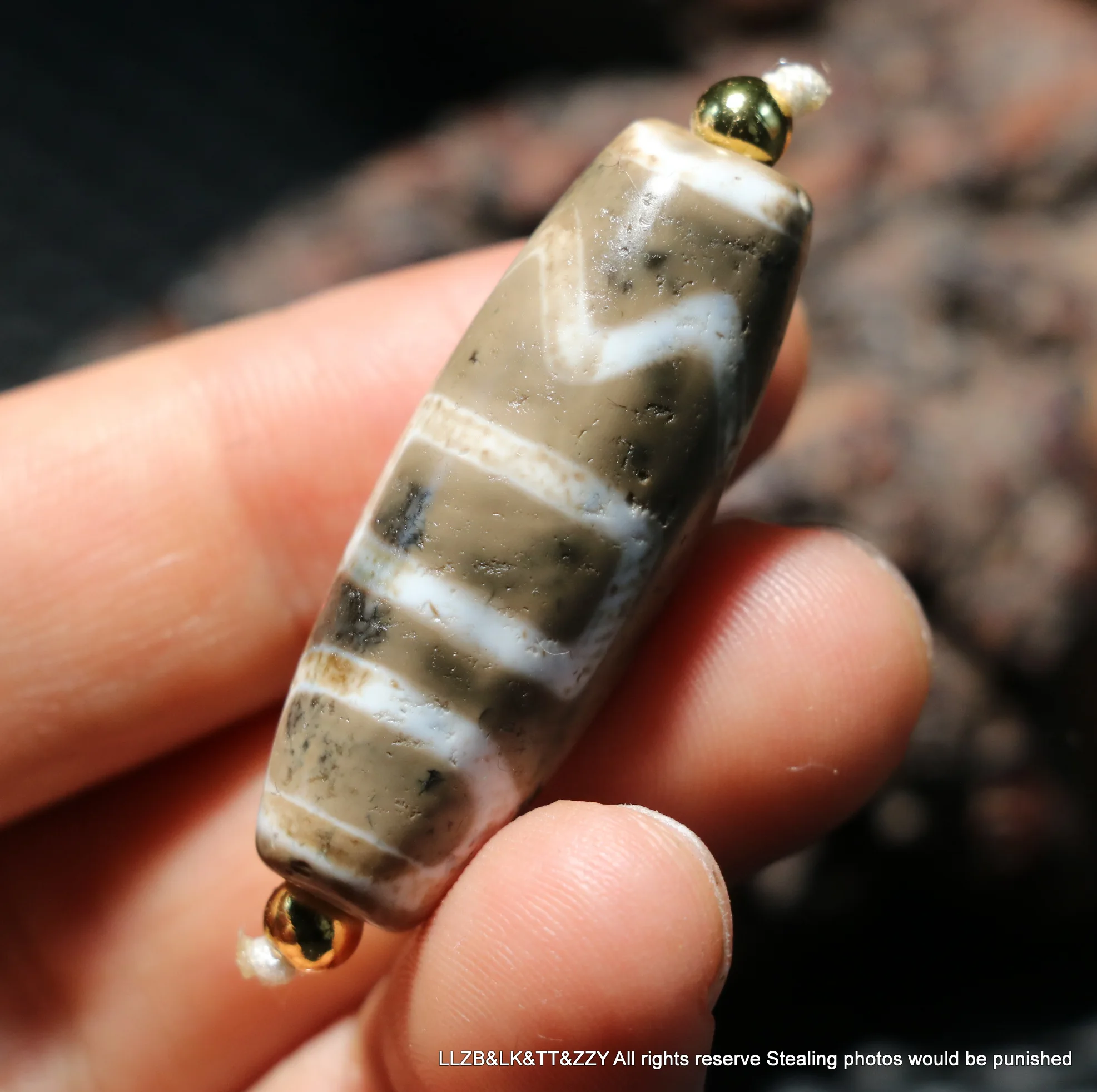 

Treasure Magic Power Tibetan old Agate Gray White Color Xizenghuaizhu totem dZi Bead Amulet Talisman Timestown Fit For Bracelet