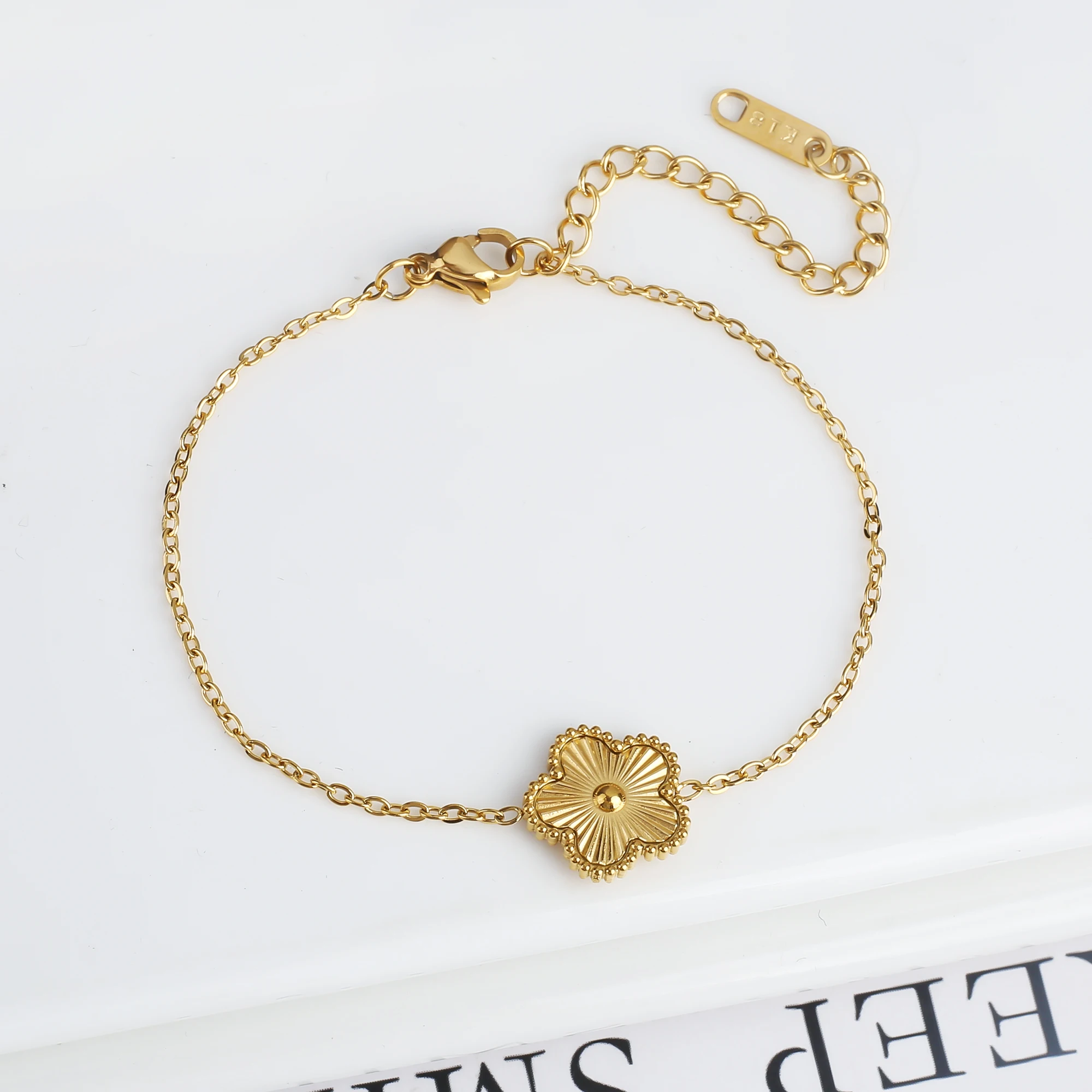 Classic Stainless Steel Hot Selling Golden Clover Adjustable Bracelet Luxury Five Leaf Flower Bracelet Jewelry For Women Gift