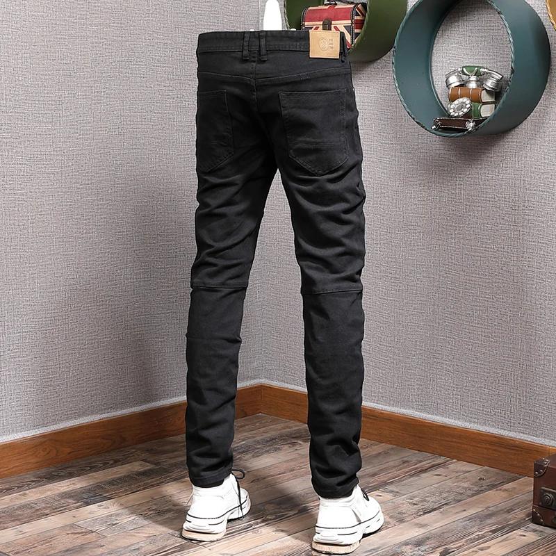 Moda Streetwear uomo Jeans Retro azzurro elastico distrutto Slim Jeans strappati uomo Brand Patch Designer pantaloni in Denim Hip Hop