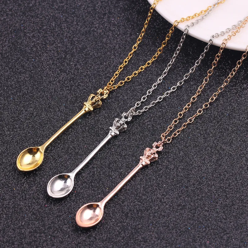 

Alice Vintage Gold Crown Spoon Pendant Necklace Alloy Mini Crown Jewelry Fashion Retro Necklace Gift For Women