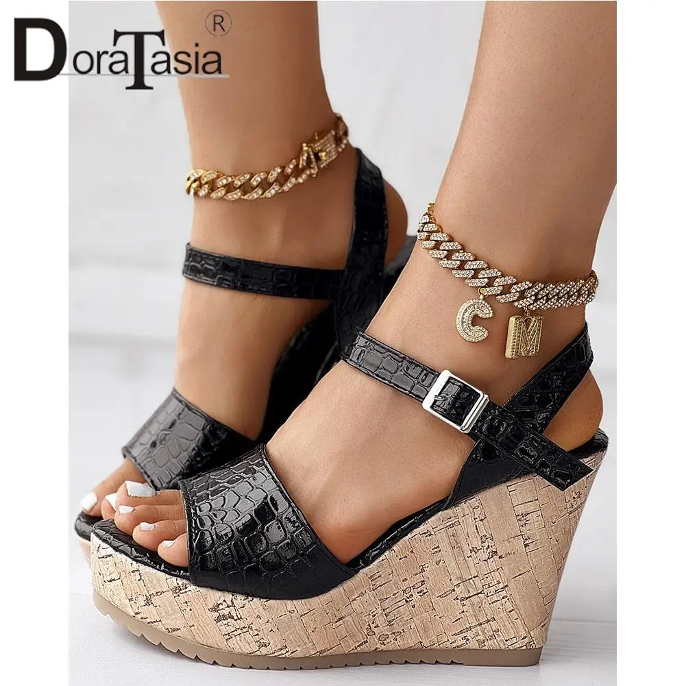 Big Size 43 Brand New Ladies Platform Summer Sandals Fashion Buckle Wedges High Heels women's Sandals Party Beach Woman Shoes